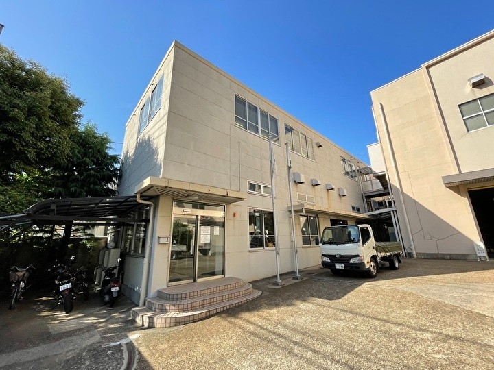 ALC外壁へ塗装工事し雨漏り修繕前の状態