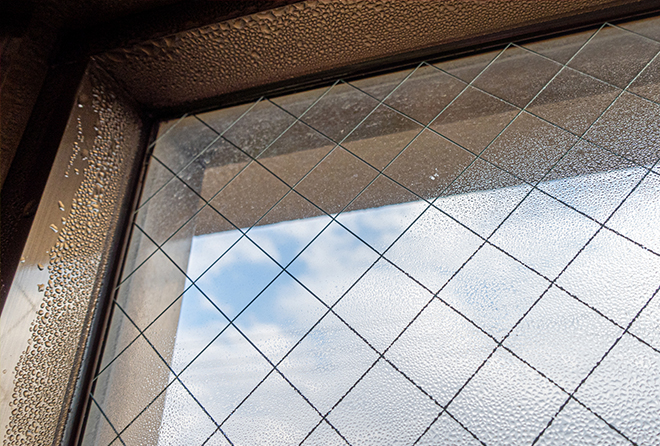 サッシ廻りに発生している結露