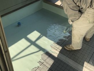 ウレタン防水1層目の塗装