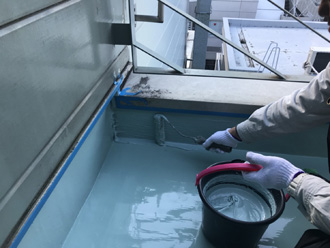 立ち上がり部分にウレタン防水塗料を塗布