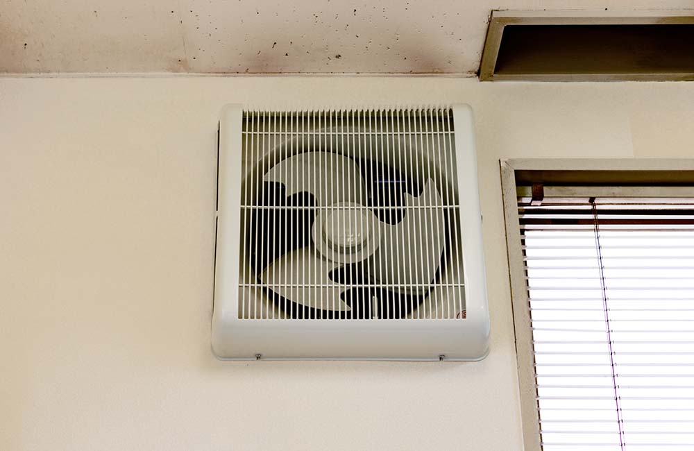 換気扇から雨漏り？4つの原因と修理方法