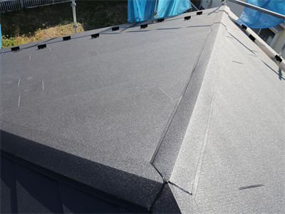 屋根カバー工法完了
