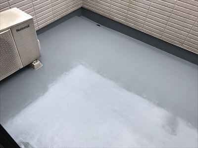 ウレタン塗膜防水工事の密着工法で雨漏りを改善