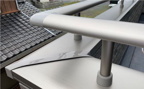 手すりが一体になっている笠木