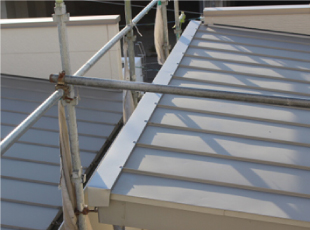 施工後の新しく交換した棟板金