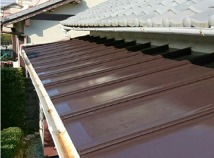 劣化していた板金を再塗装して綺麗になった霧除け