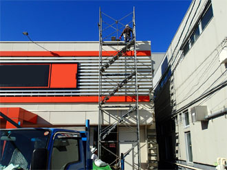 極力幅を取らないよう足場を組みました