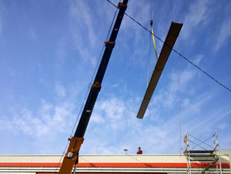 クレーンを使うことで工期が短縮できます