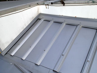 屋根の接合部分もしっかりと施工しました