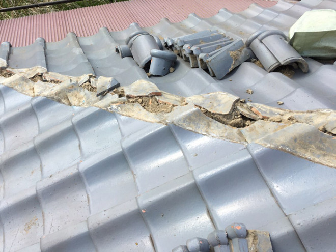 川崎市麻生区はるひ野で雨漏りを棟取り直し工事と棟板金交換工事で改善します