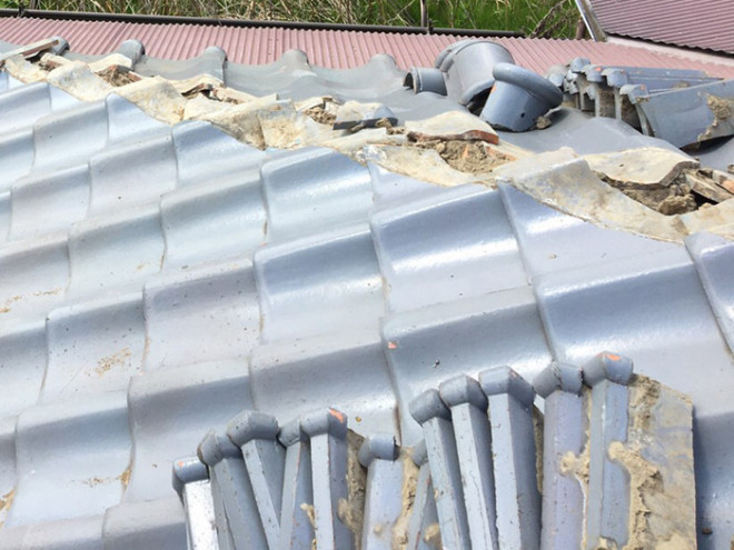 棟瓦取り直し工事　棟の解体