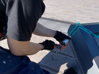 棟板金交換工事　コーキング処理