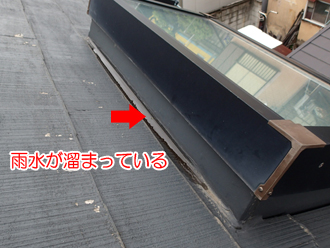 台東区入谷の雨漏りを調査したところ古くなった天窓水切り部からの浸水でした