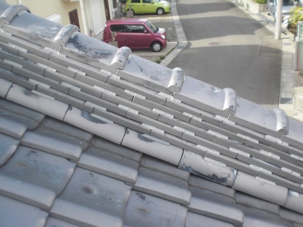 棟部の瓦へ正しくラバーロック