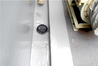 補修と塗装の工事が終わり綺麗になった排水溝