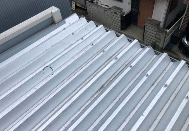 築2年の折板屋根の様子