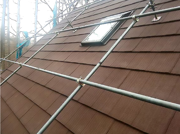 カバー工法で施工が完了した新しいエコグラーニの屋根