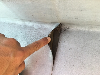 シート防水の継ぎ目から剥がれ