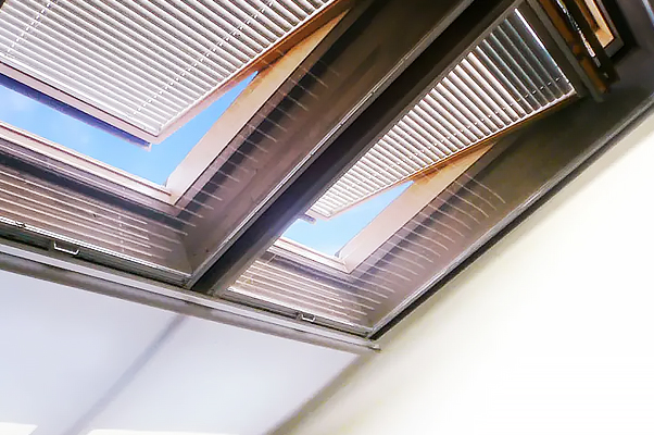 トップライトの窓を開放