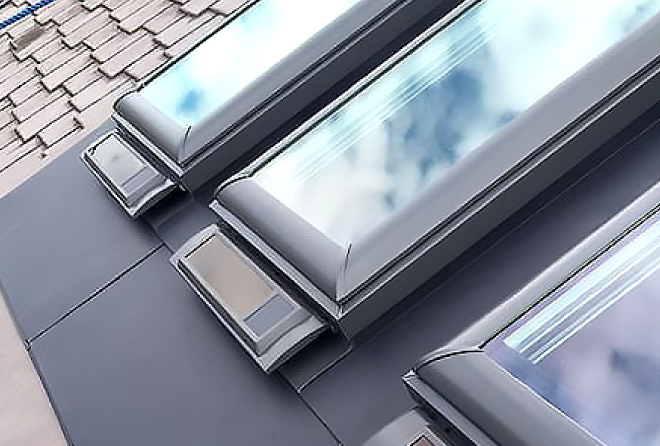 日本ベルックス社の天窓を取り付け、施工完了です