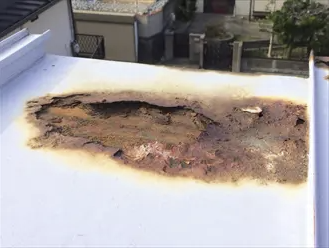 錆びによる穴が原因で雨漏りが発生