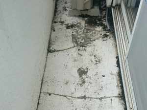 バルコニー床のひび割れ
