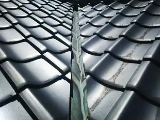 瓦屋根の谷板金