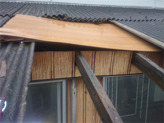 小波スレートの飛散