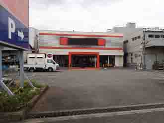 長年雨漏りに悩まれている商業施設