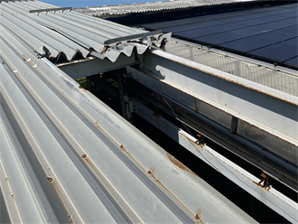 折板屋根の破損