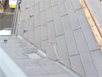 スレート屋根の破損