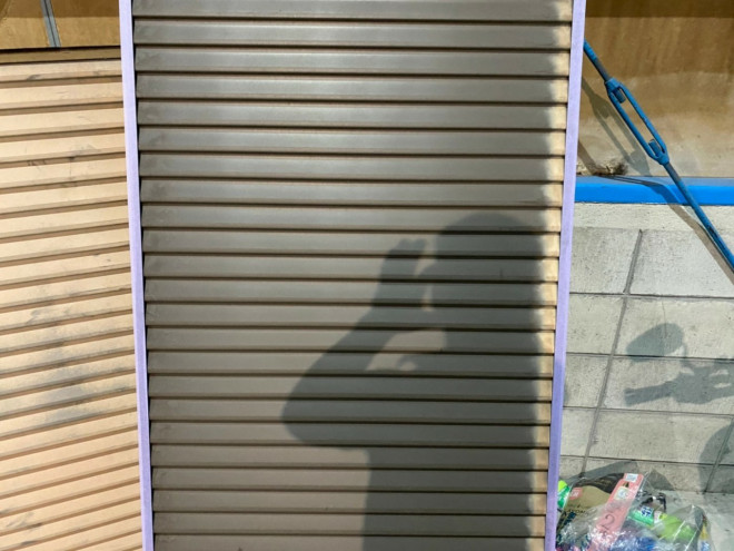 春日井市での雨戸の塗装前