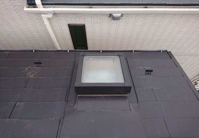 雨漏りの原因となっている天窓