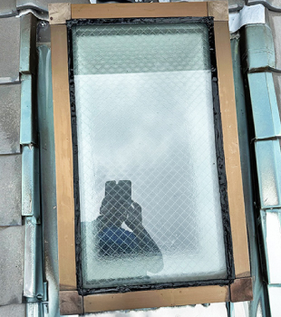 天窓のコーキング補修