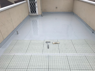床面のウレタン防水塗装1回目
