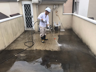 屋上の高圧洗浄