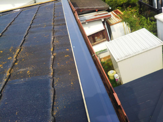 軒先に水切り板金を取り付けます