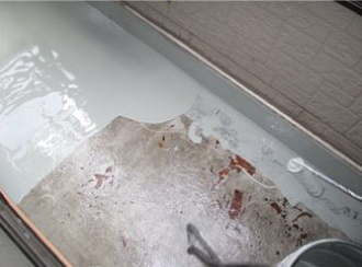 ウレタン防水材の2回塗り