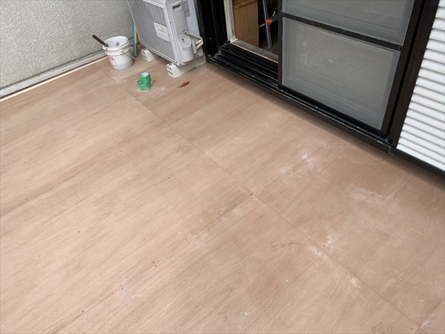 ベランダ床をベニヤで作成