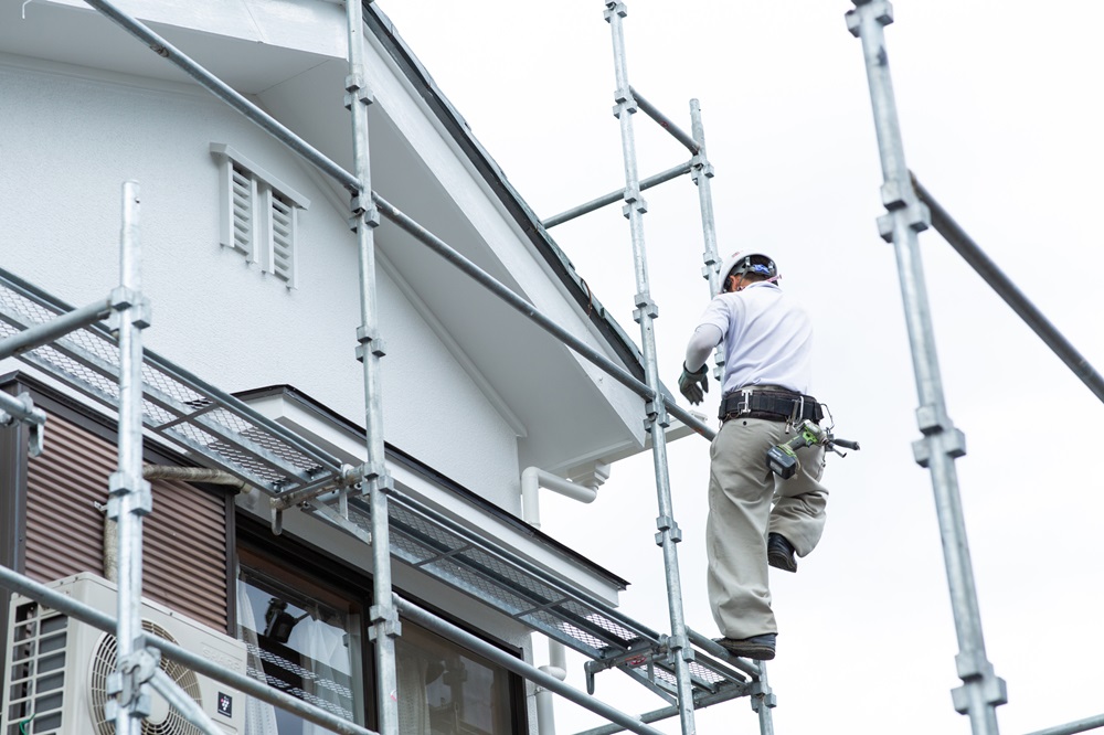 屋根リフォームの足場